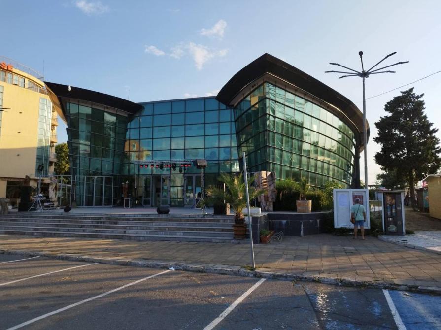 Cinema-theater and library complex, Pomorie (photo)